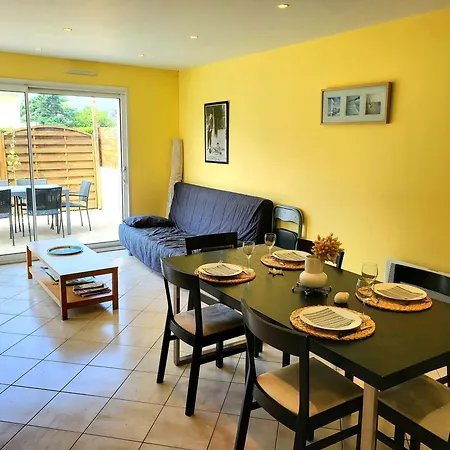 Casa de Férias Maison De Bord De Mer, L'ancre Fleurie Pirou