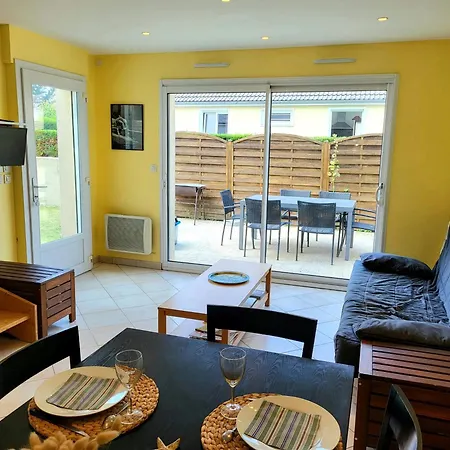 Holiday home Maison De Bord De Mer, L'ancre Fleurie